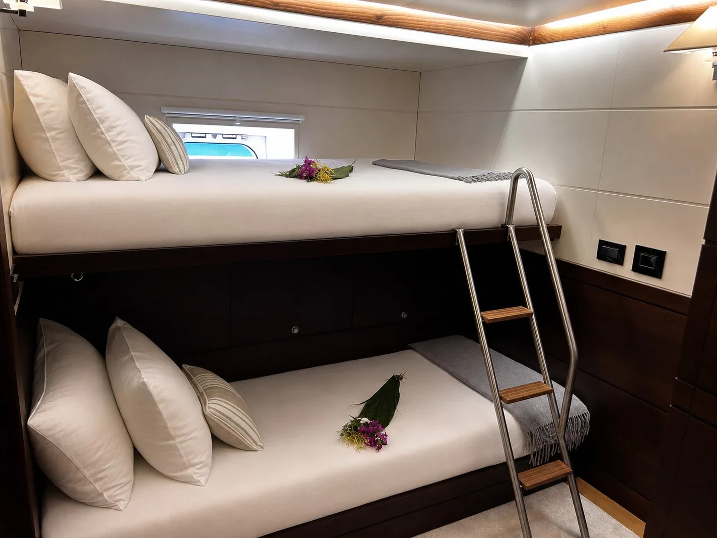 Radiance: Bunk cabin