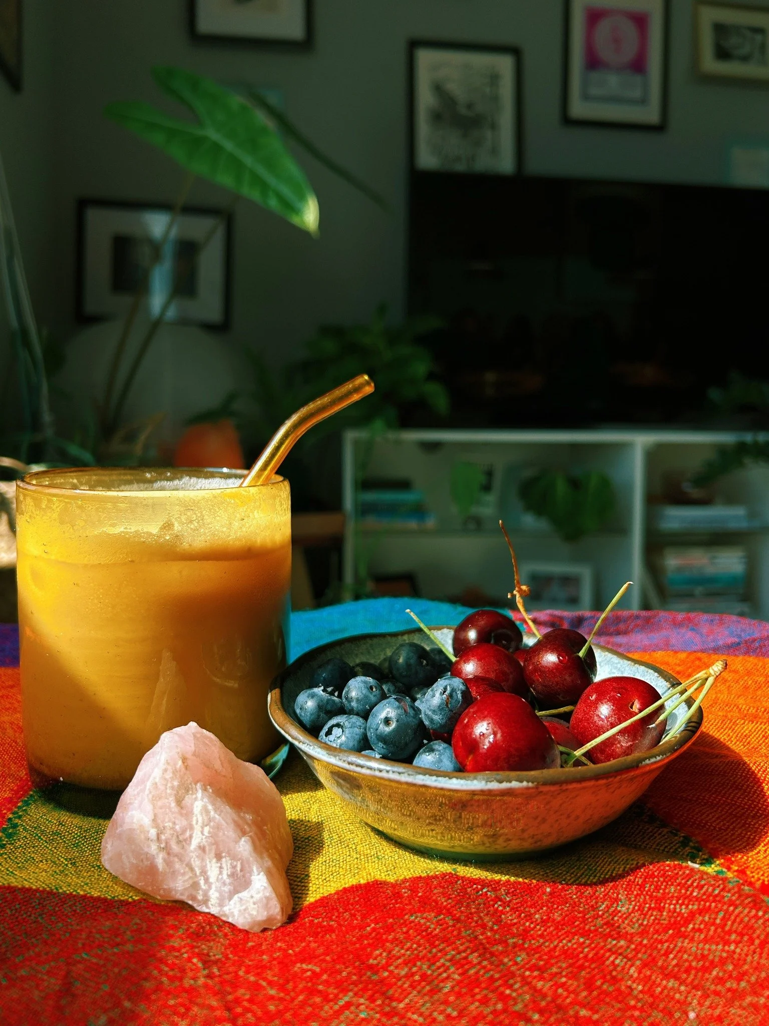 Fruit and smoothie gathering table