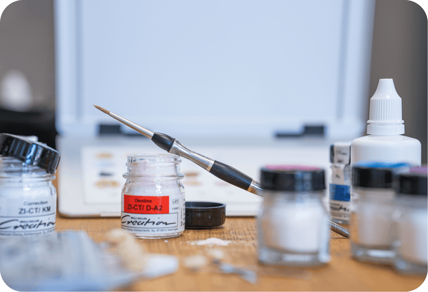 Arbeitsplatz im Dentallabor