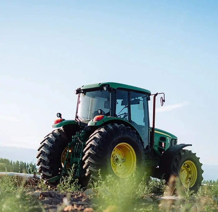 Farm tractor for professional agricultural equipment and heavy-duty pressure washing