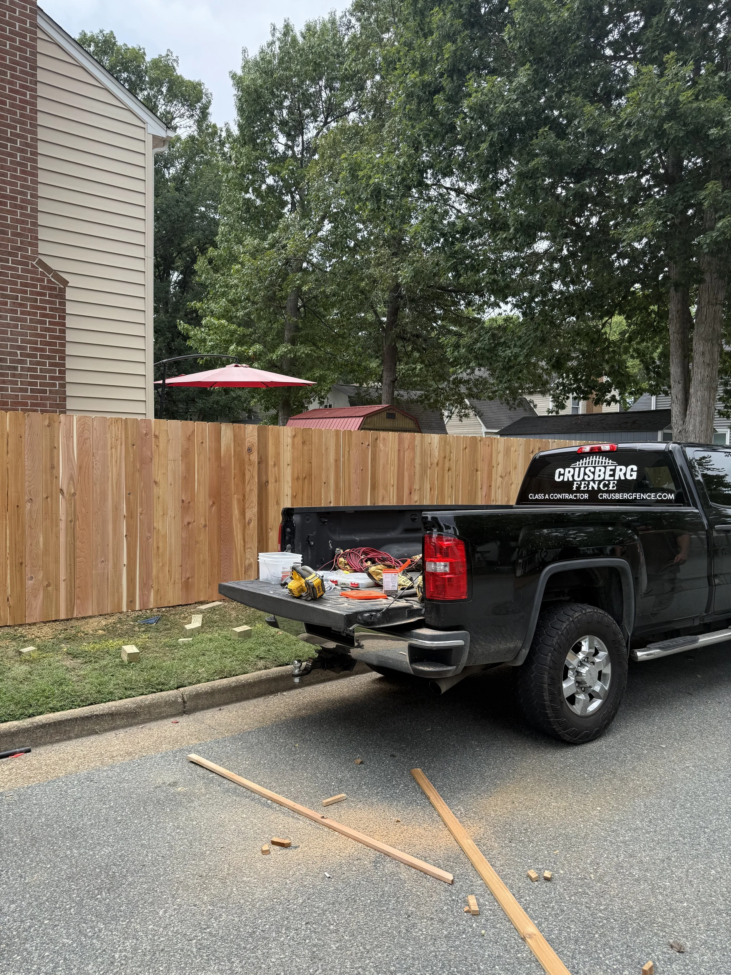 Wood fence before and after cleaning and sealing by Crusberg Fence