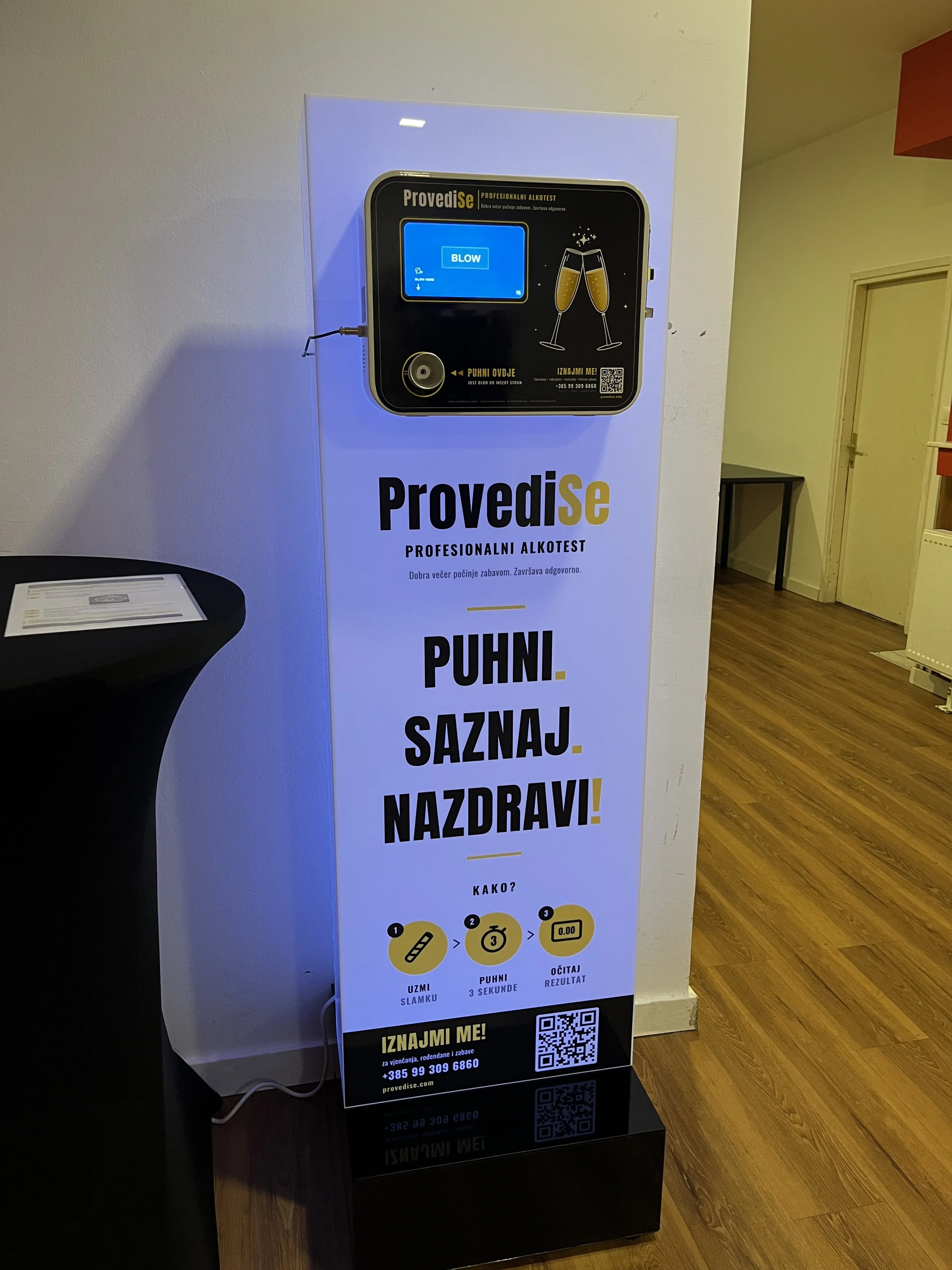 Gosti koriste ProvediSe alkotest na proslavi