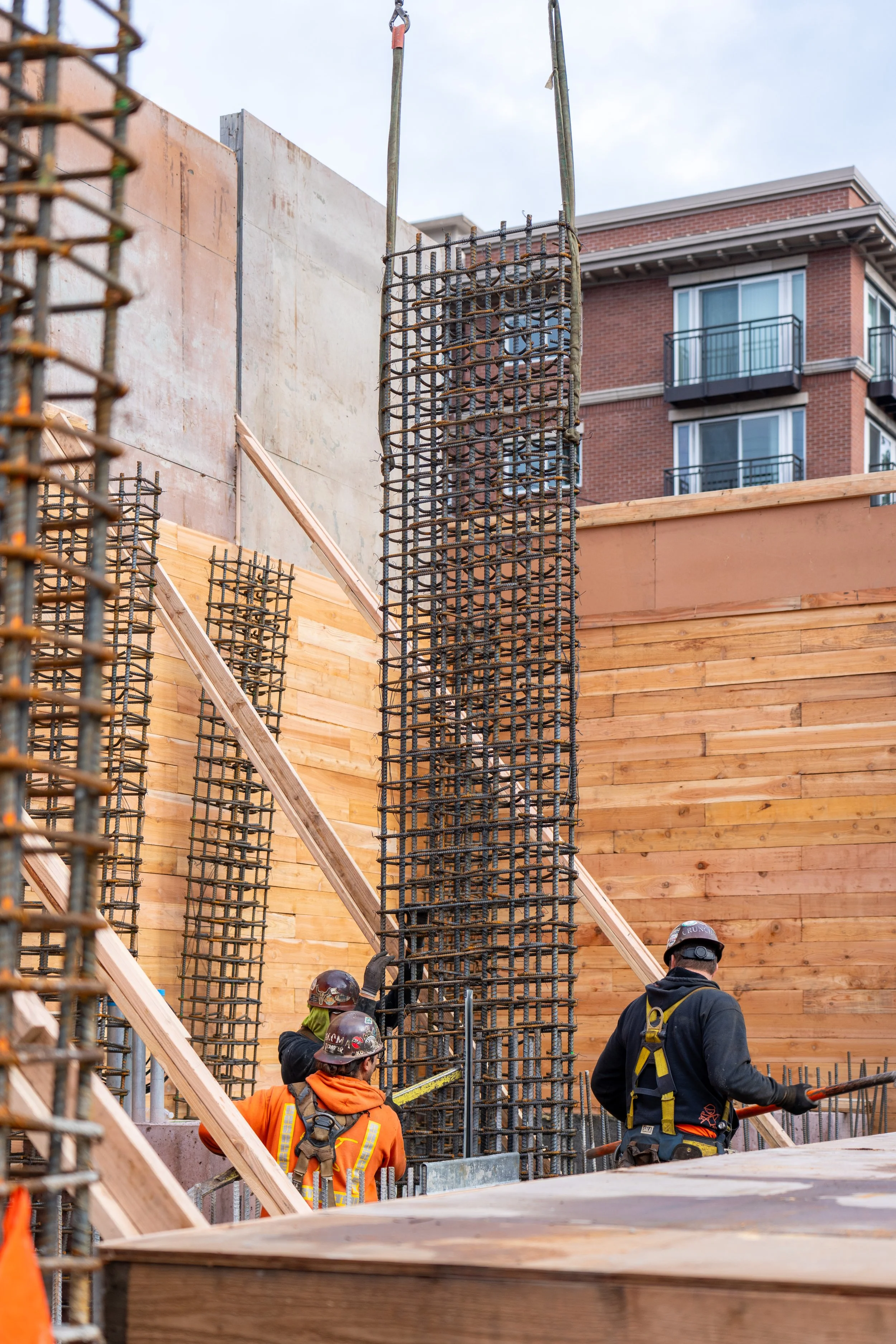 Column cages and one-sided wall forms