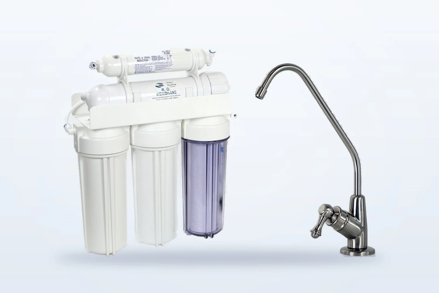 Under-sink reverse osmosis system with filter stages, RO membrane and drinking water faucet