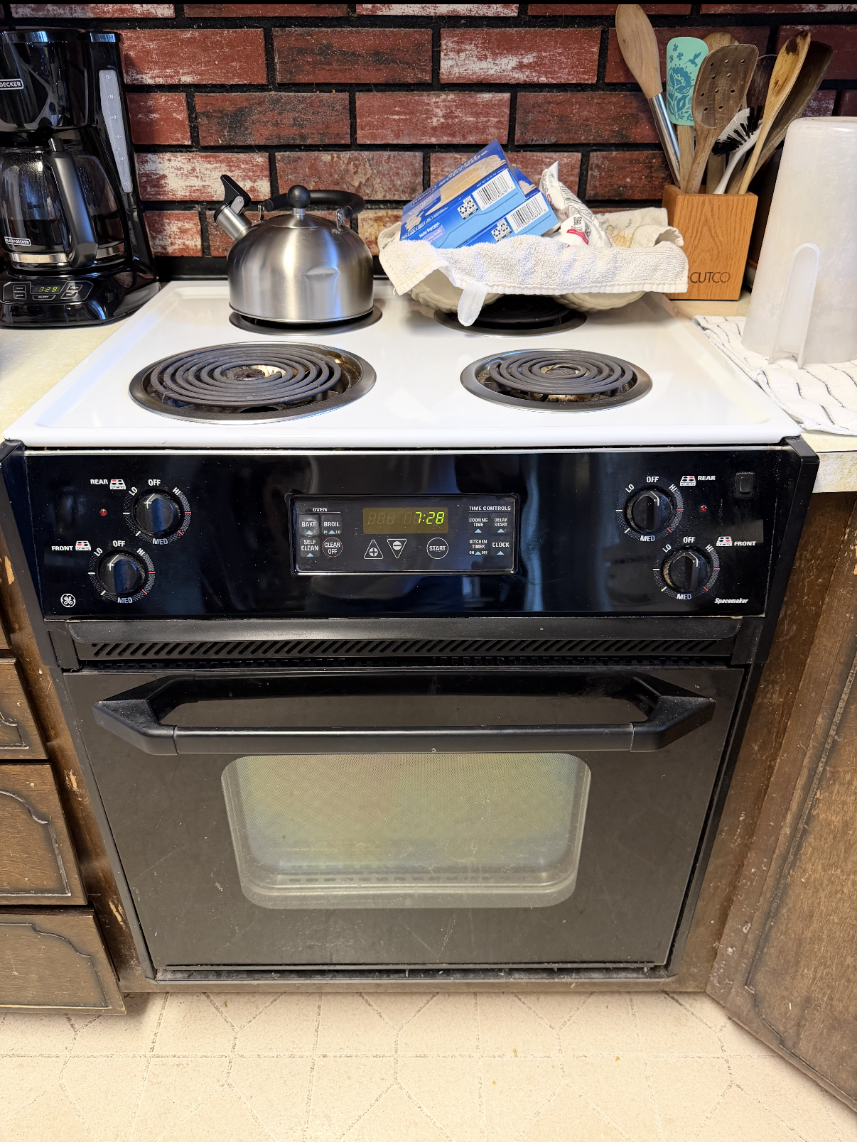Retro range control panel and clock during a Spokane oven repair by SD Appliance