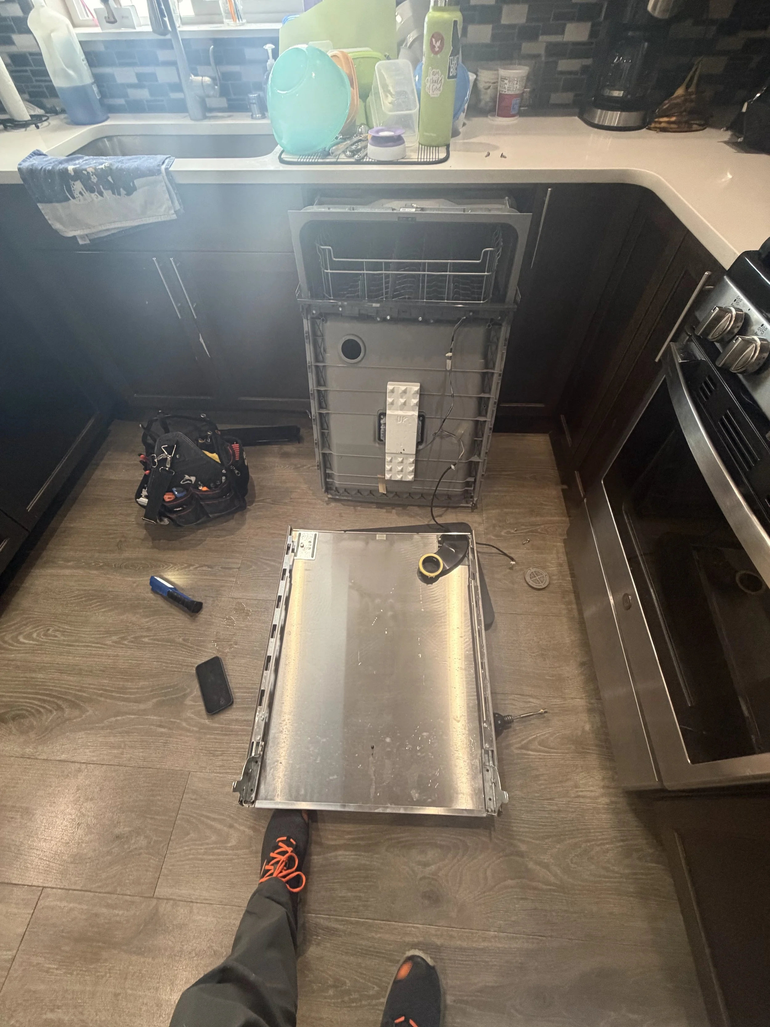 Oven door and range panel disassembled on a repair