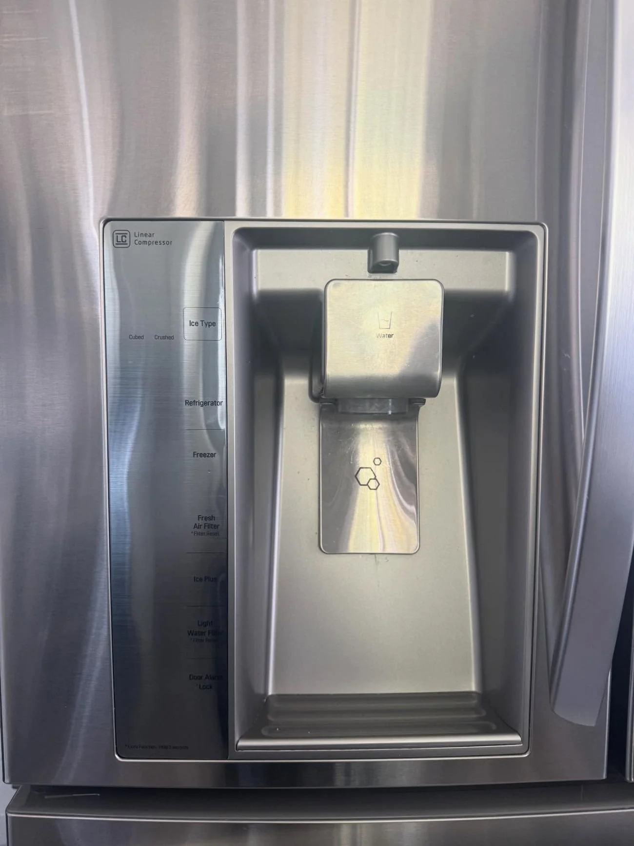 Refrigerator water and ice dispenser