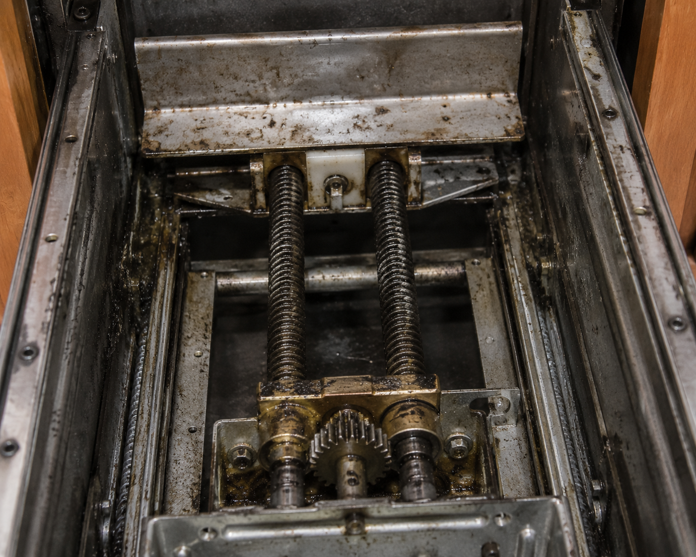 Trash compactor ram and drive mechanism exposed, the part a Post Falls liner can catch on when bottles or cans go in off center