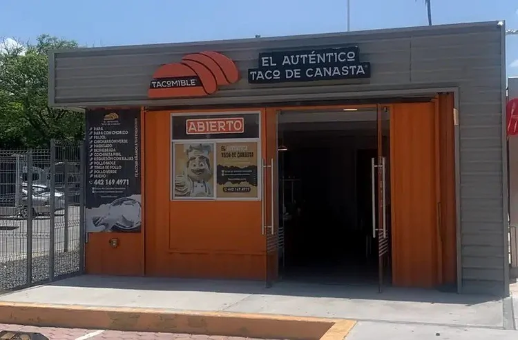 Local de Tacomible en el estacionamiento de Walmart Bernardo Quintana