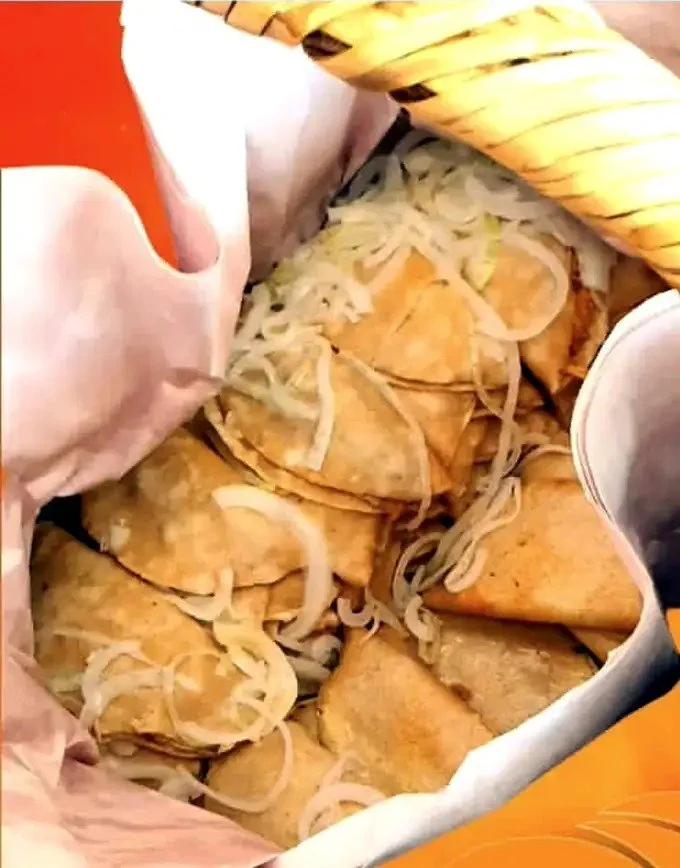 Canasta de tacos de canasta Tacomible con cebolla