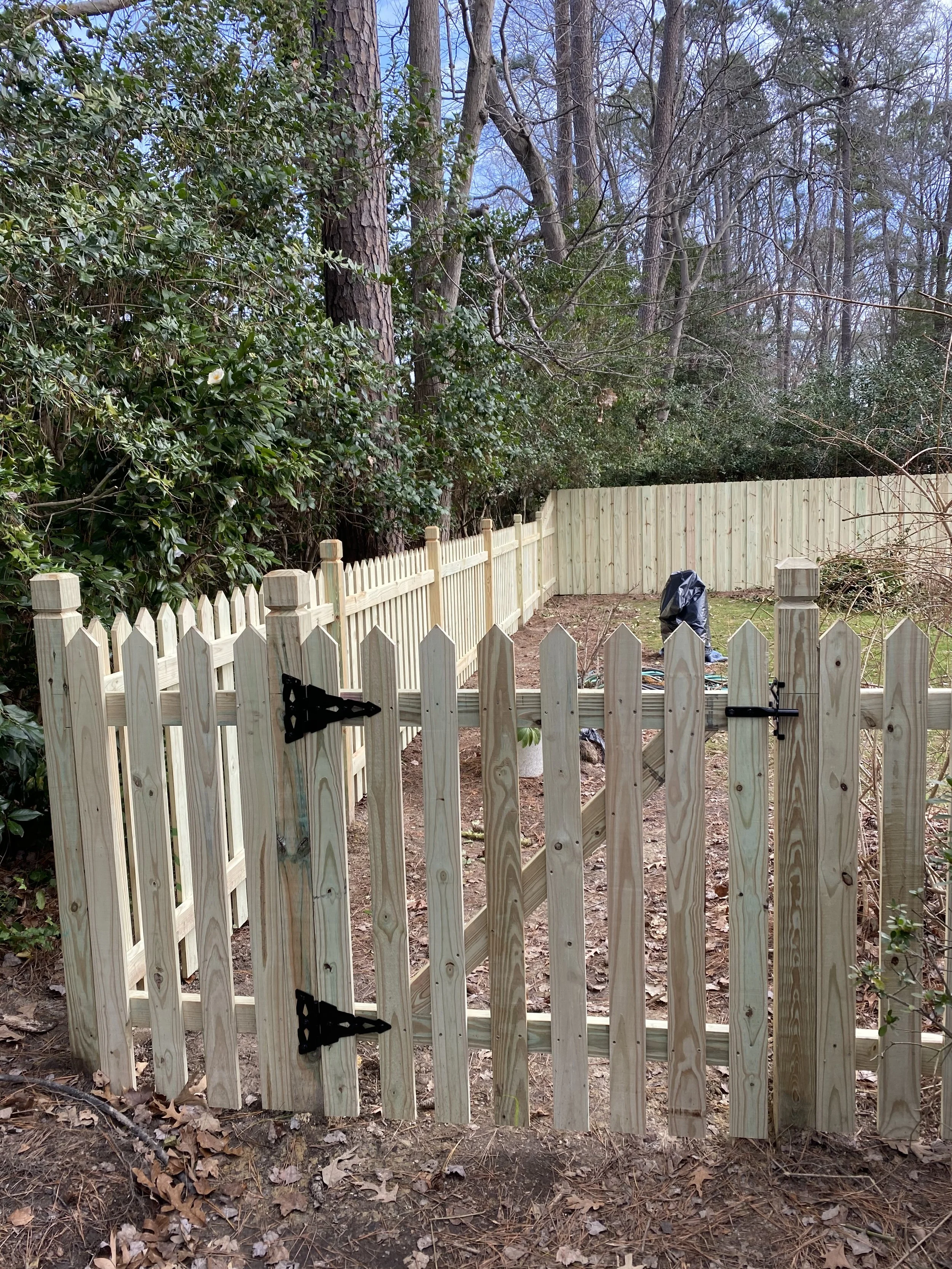 Wood Picket Fence & Gate
