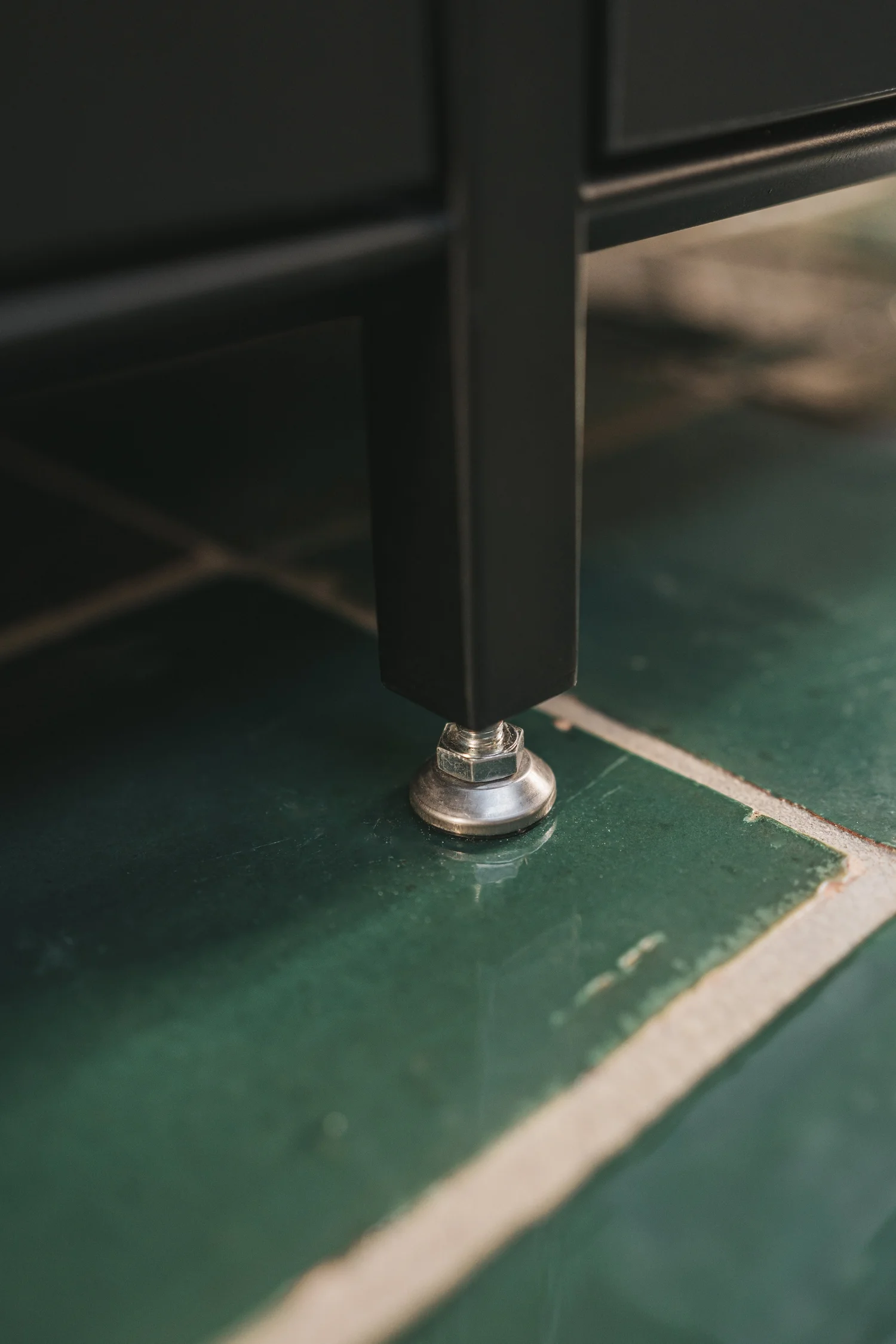 Stalen frame van een KEUK keuken in Nachtzwart