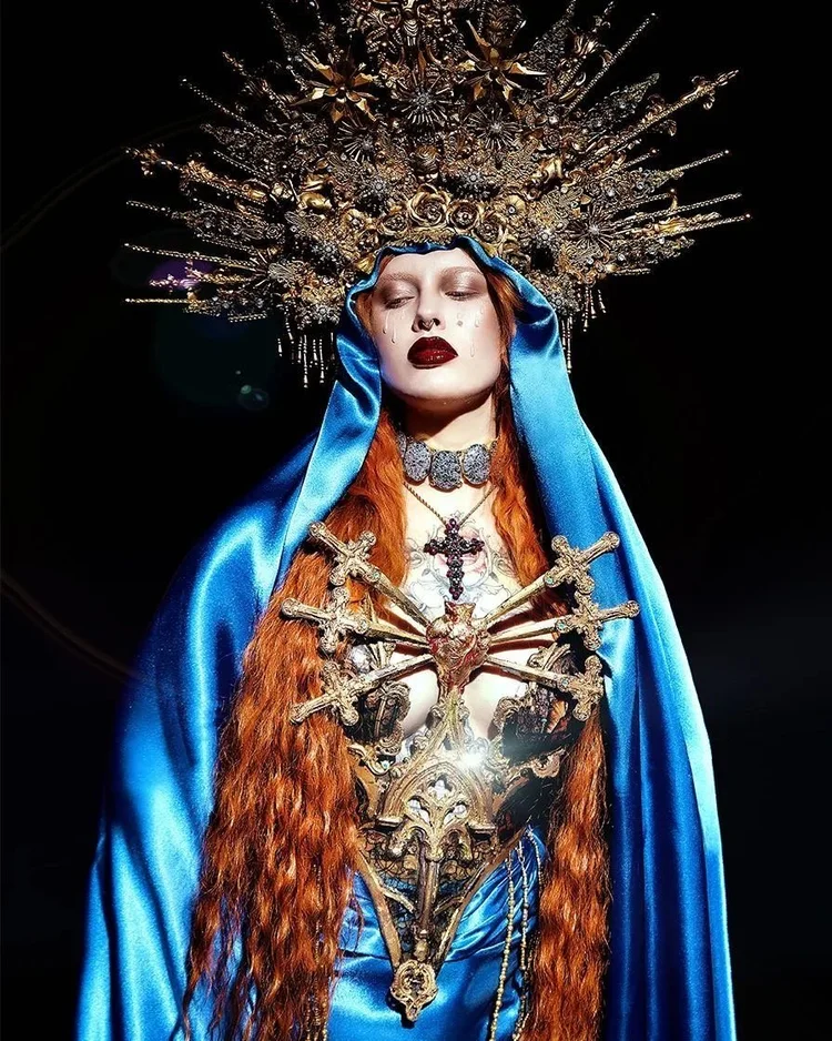 Golden halo, blue veil and ornate sacred-heart details