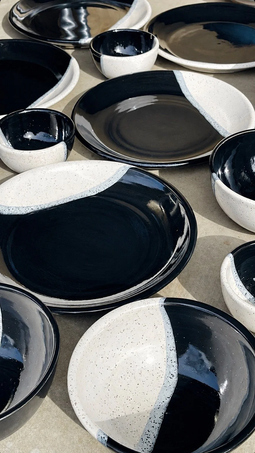 Black and white dinnerware