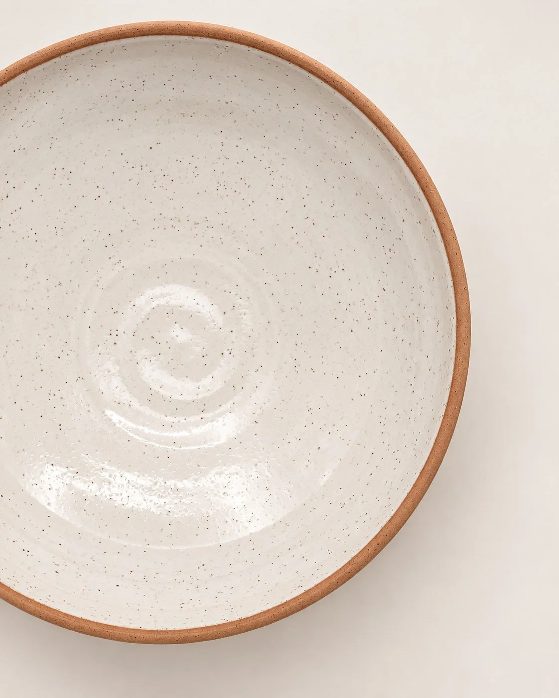 White on speckled buff · Gloss