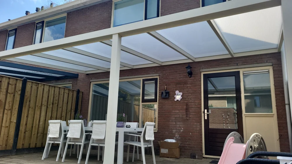 Veranda met eethoek