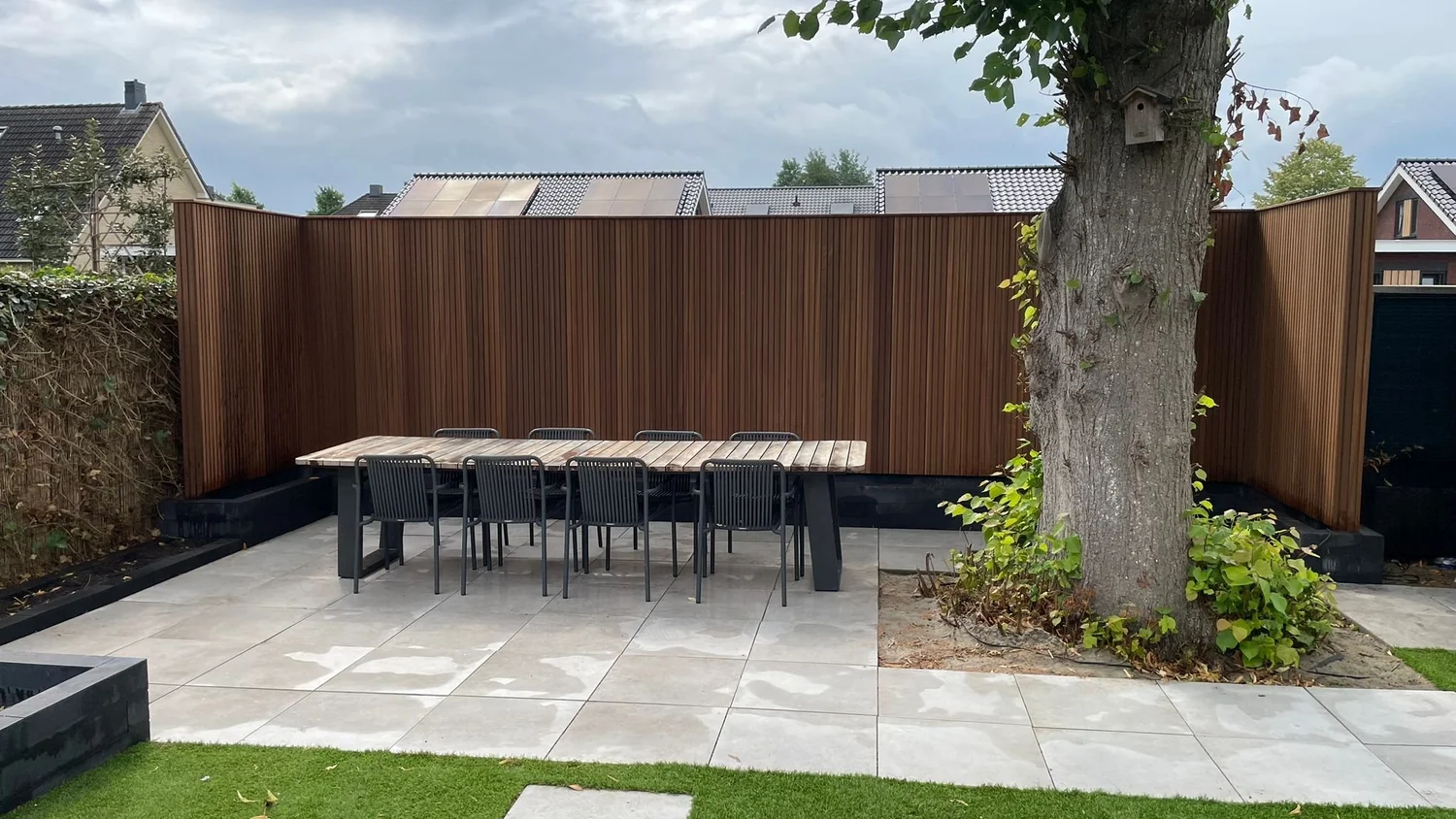 Terras met wand