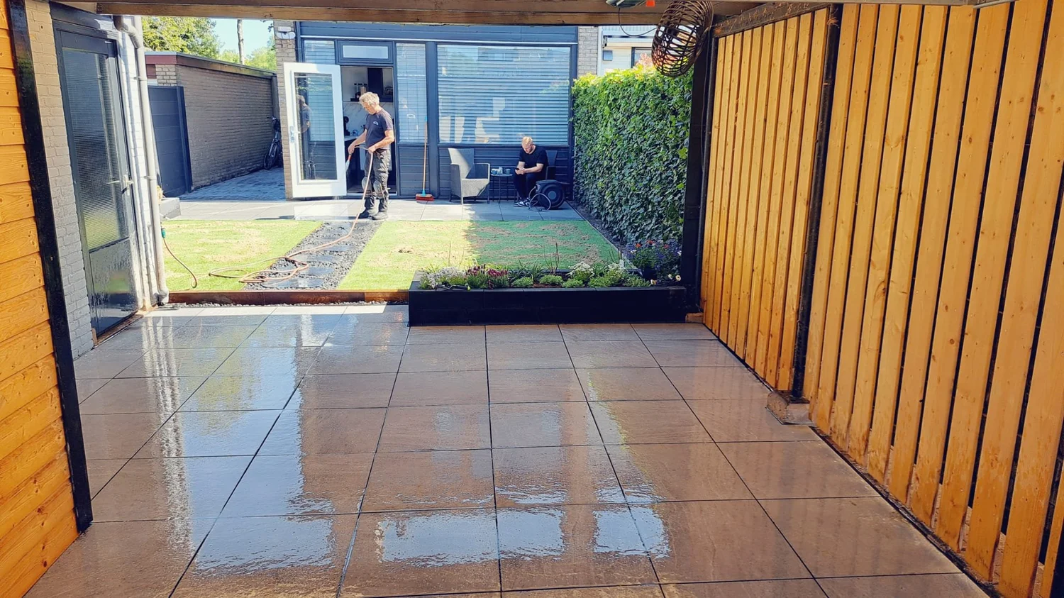 Terras met haag
