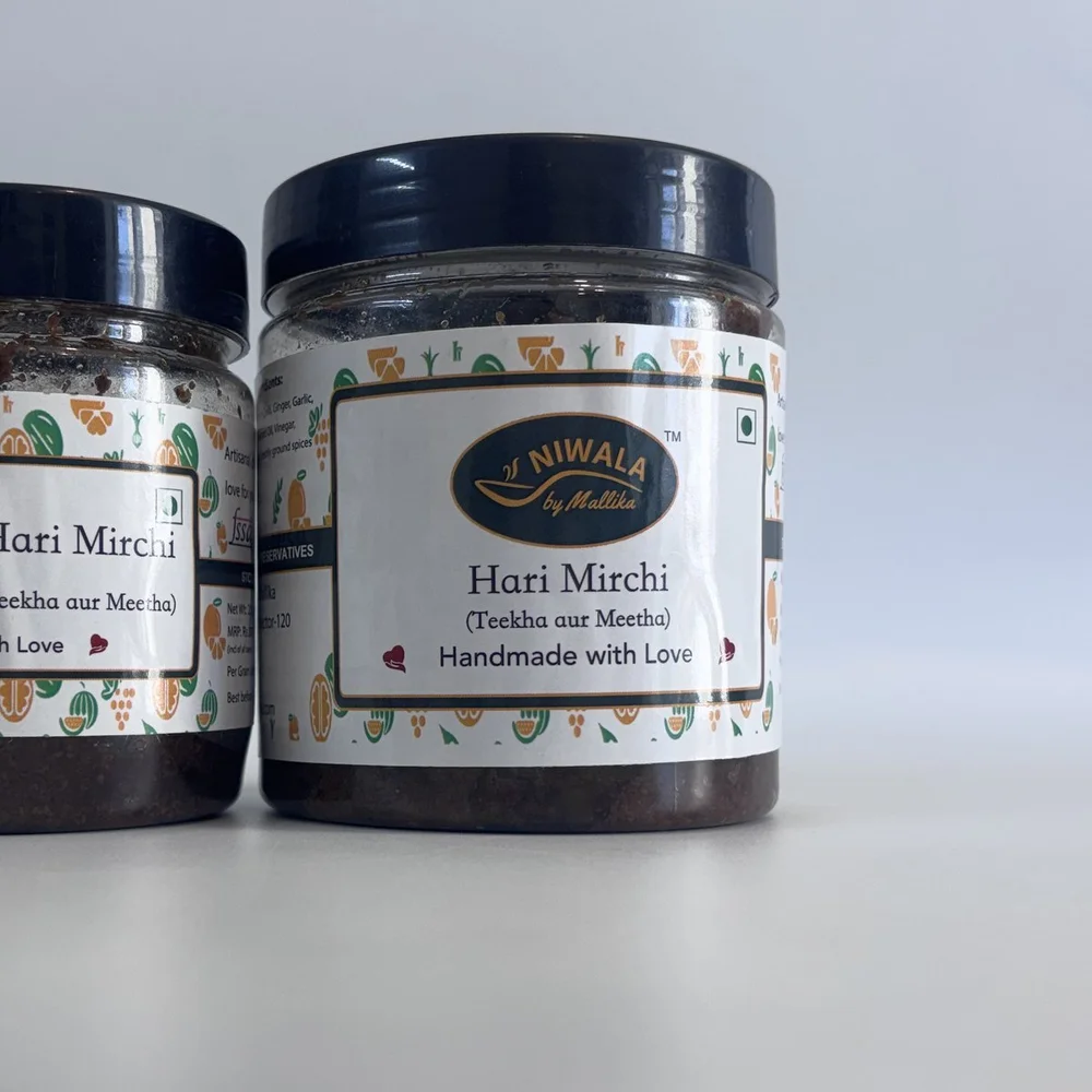 Jar of Niwala Hari Mirchi