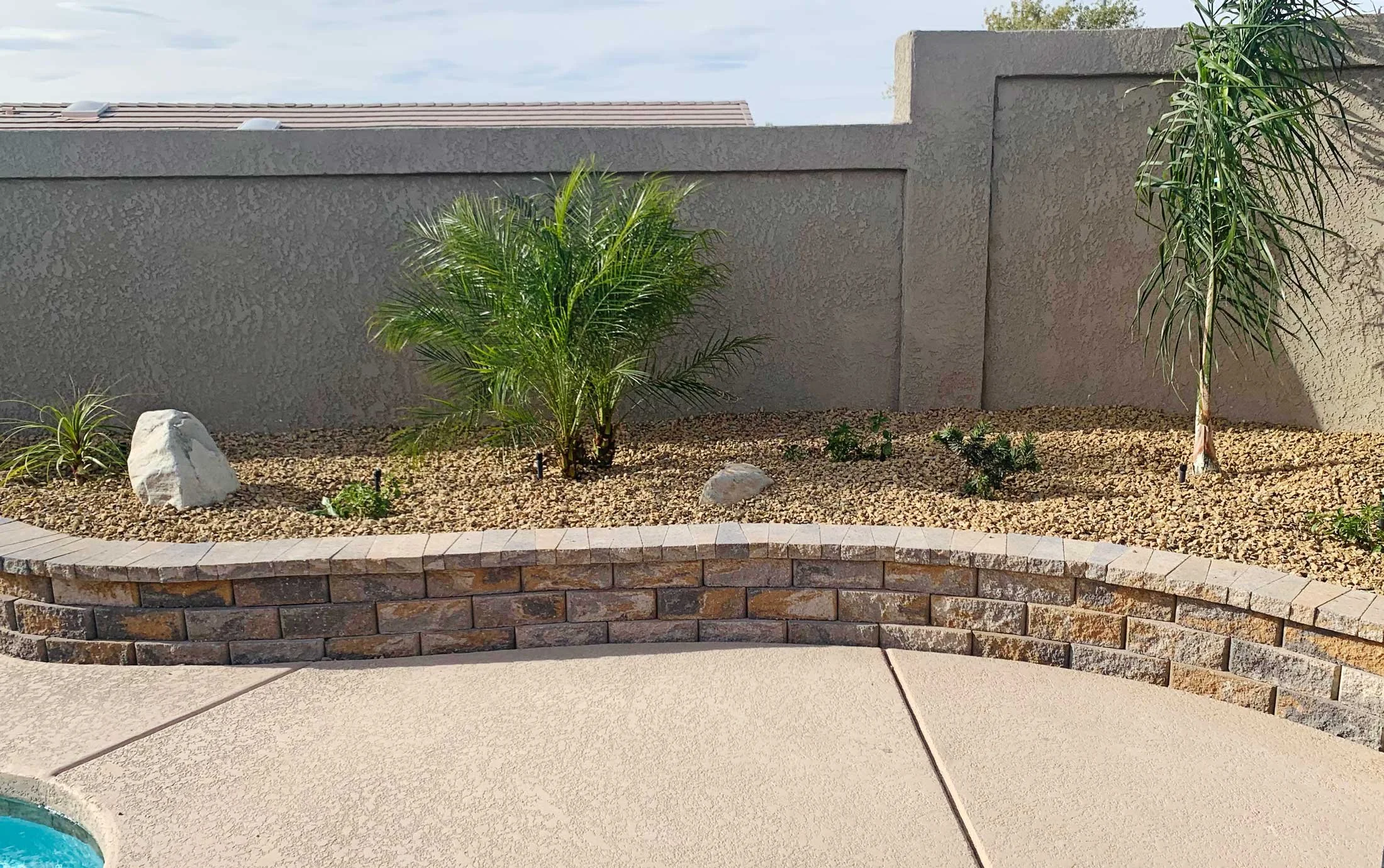 CURVED BLOCK WALL
