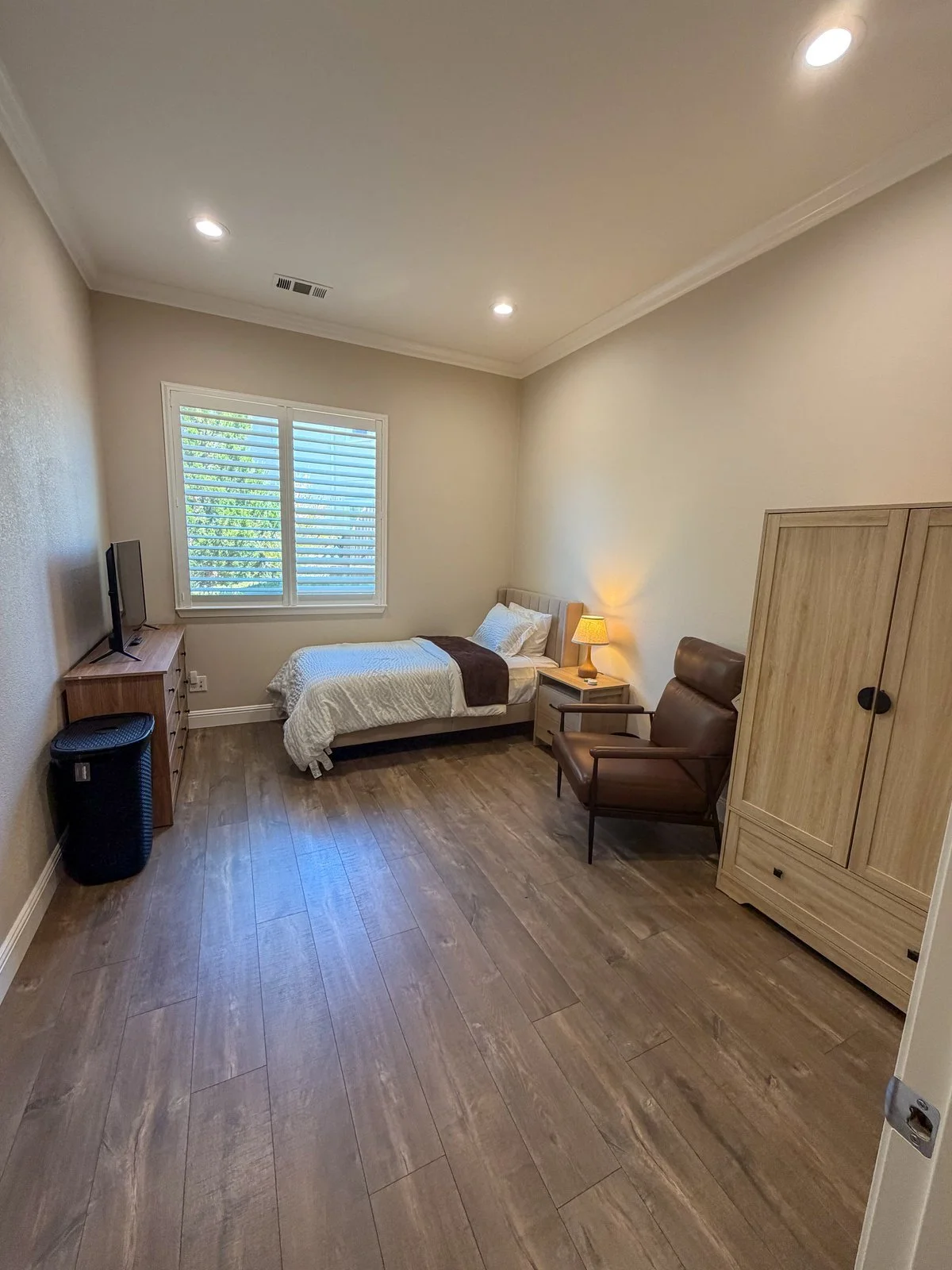 Beautiful Resident Bedroom Suite