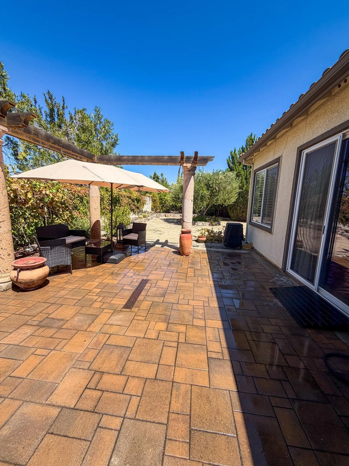 Spacious Outdoor Patio & Garden Living
