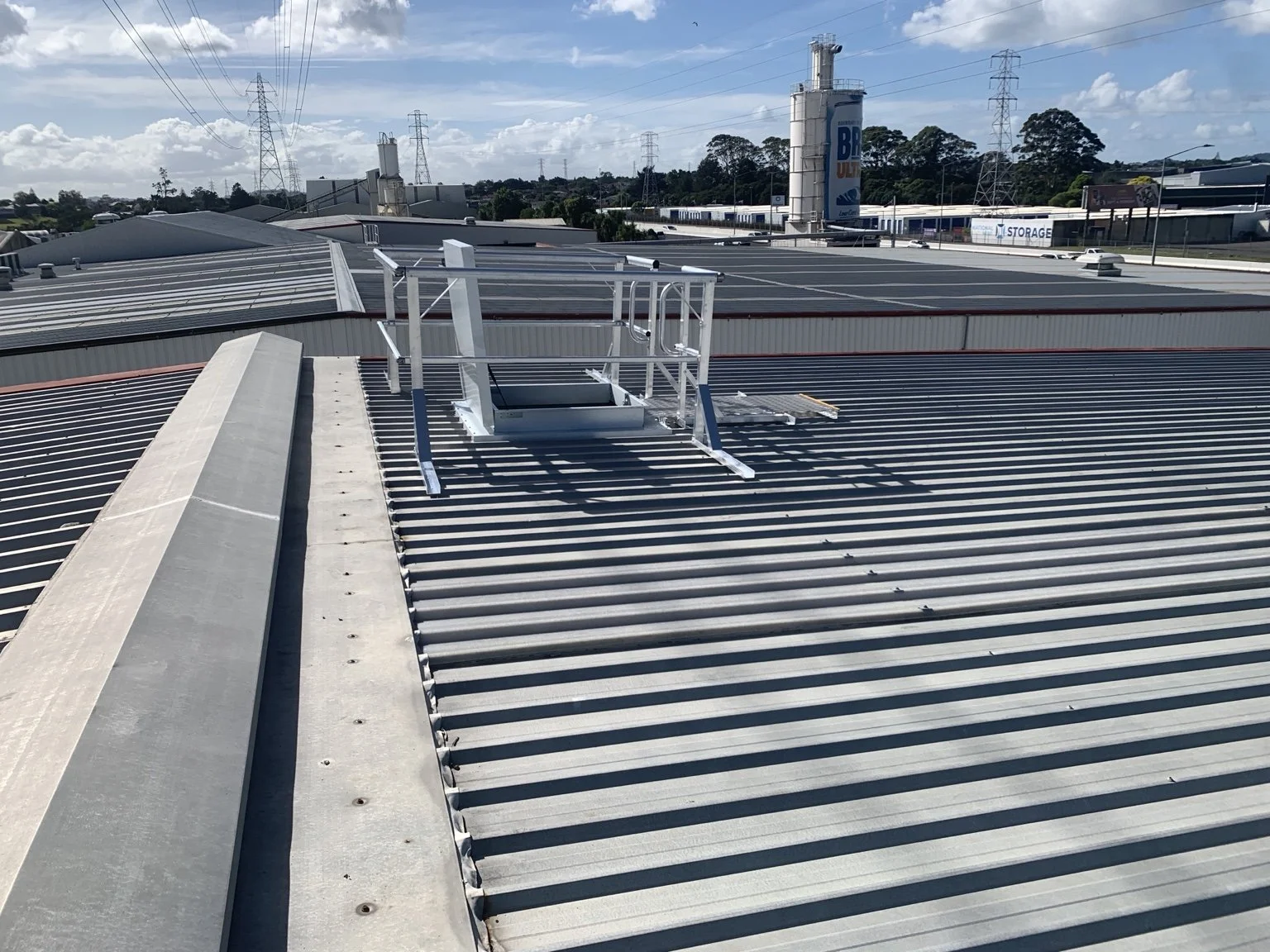 Permanent access platform installed on a commercial roof