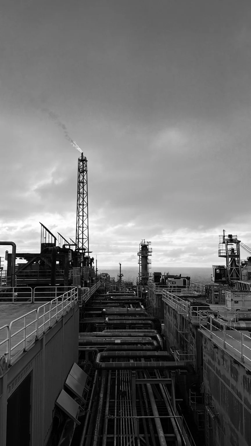 Onshore industrial facility and pipework