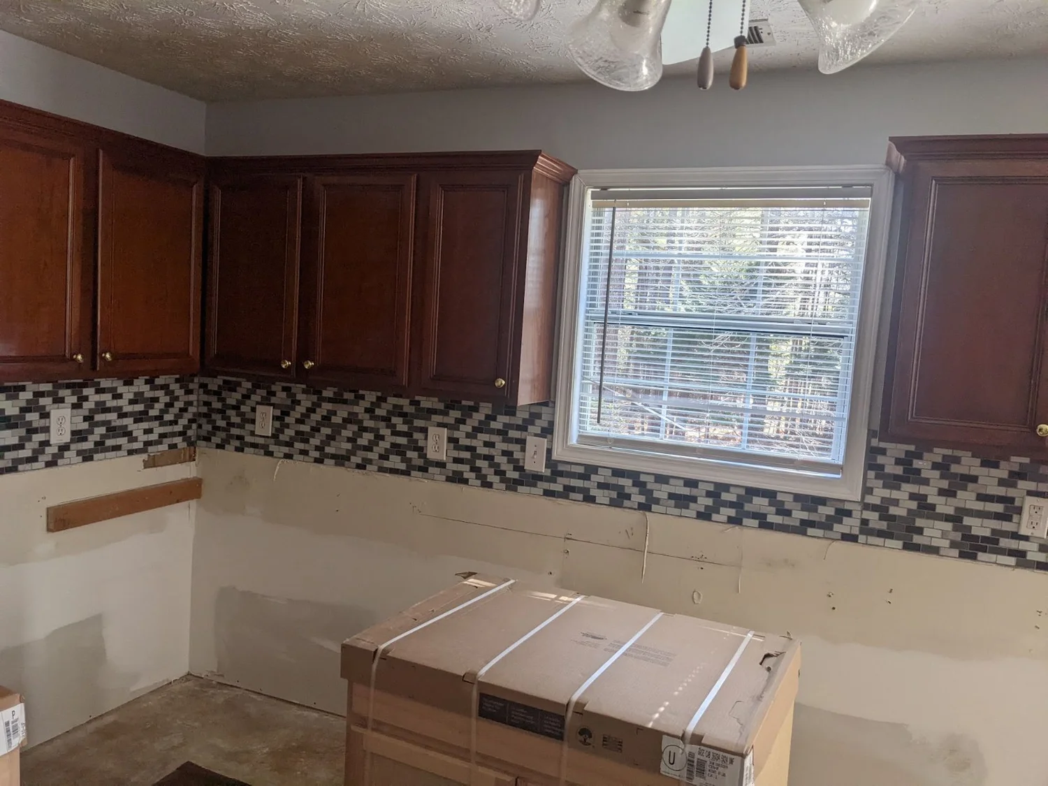 Kitchen backsplash before