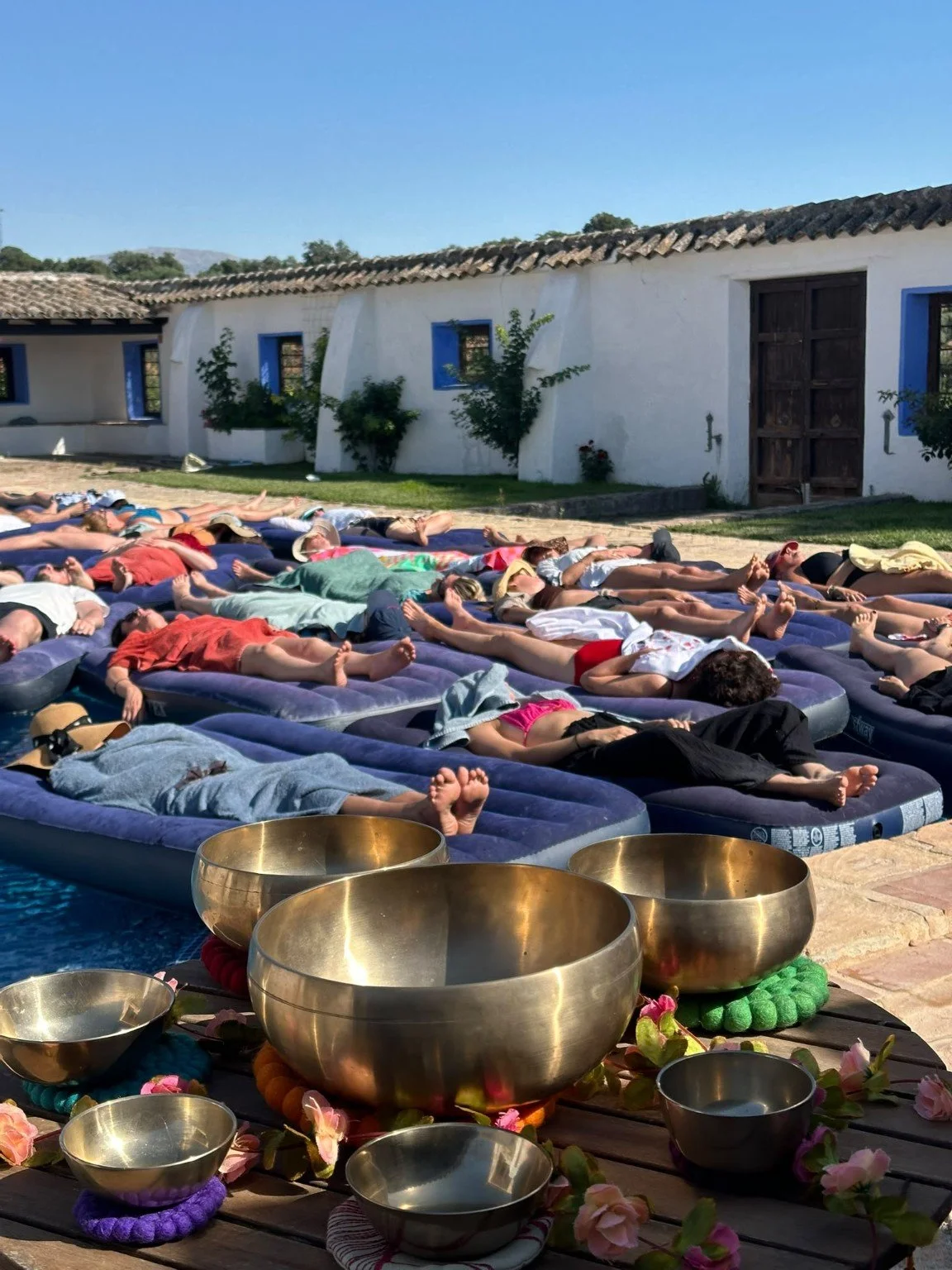 Floating soundbath participants