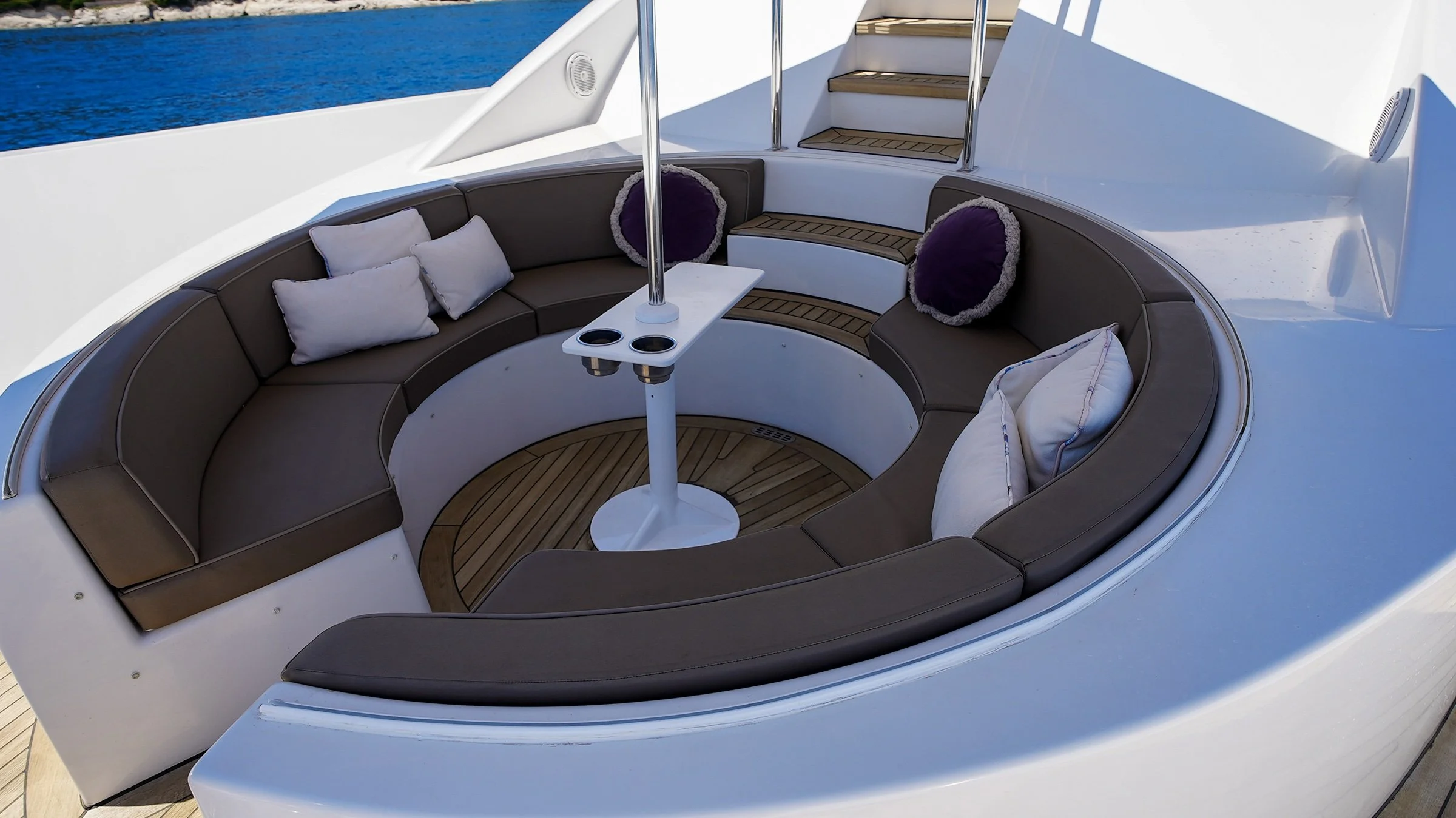 Circular seating on the bow