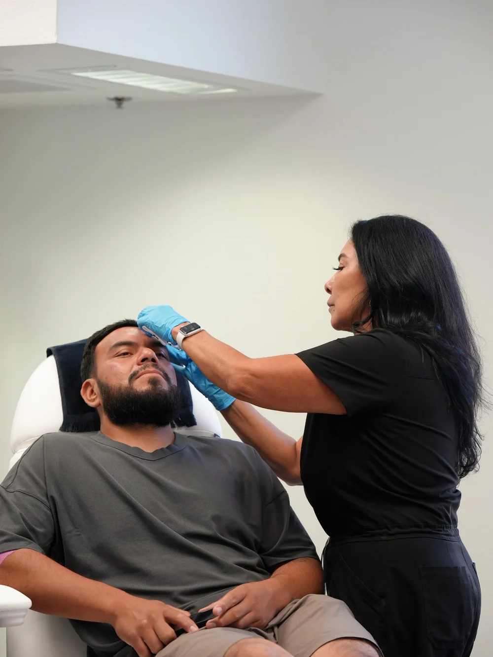 Lupe providing an injectable treatment