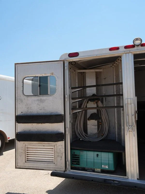 1999 Elite 2H horse area