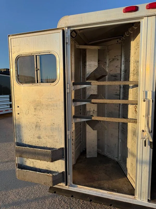 1998 Elite 3H horse area