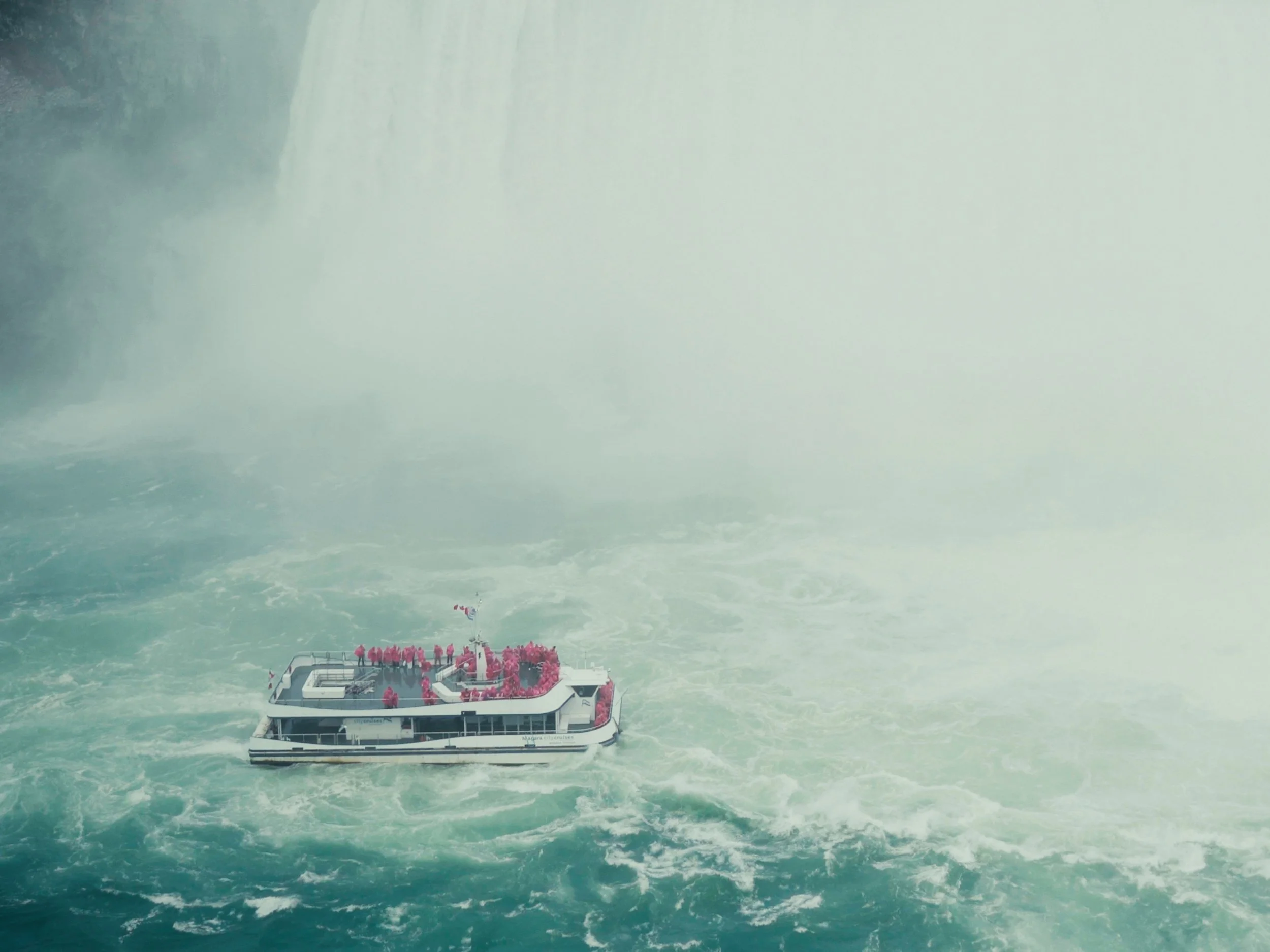 Niagara Falls — film still 2