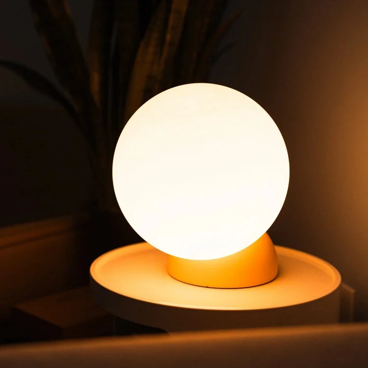 Glowing globe table lamp
