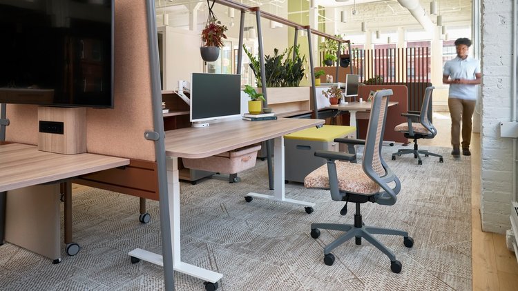 Benching workstations with acoustic panels