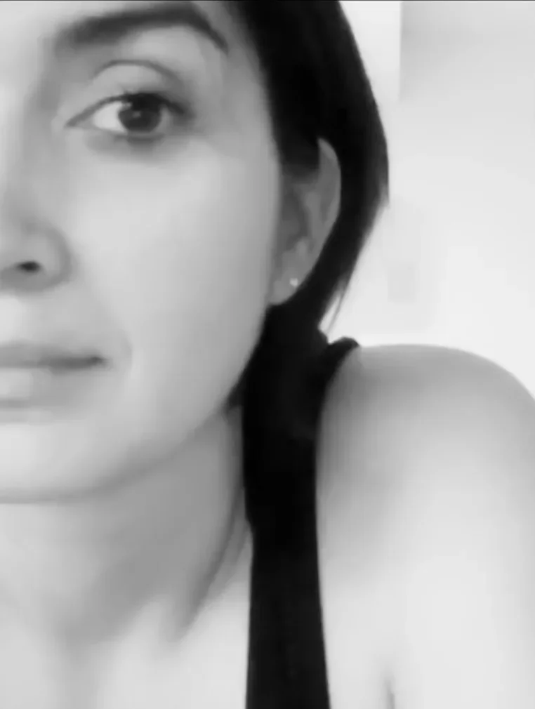 Talia, in black and white