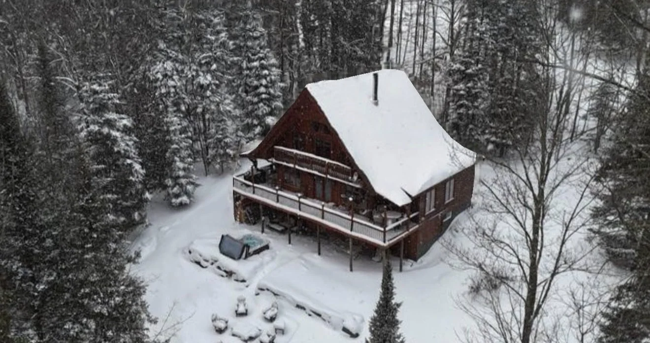 Le chalet sous la neige, vu du ciel