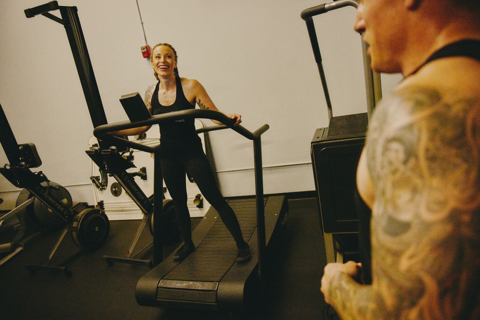 Jana and Daniel training together on the gym treadmills