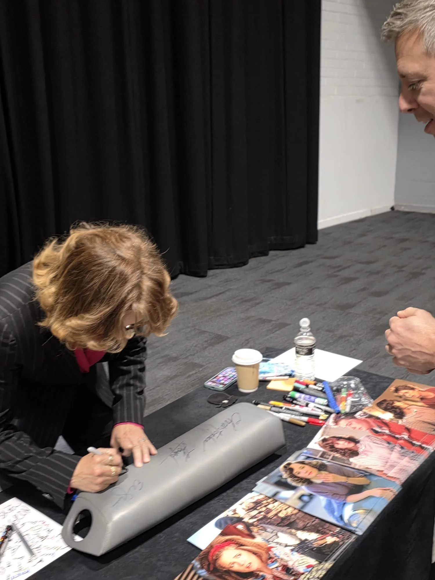 Lea Thompson signing the time machine knee pad at Liverpool Comic Con 2026