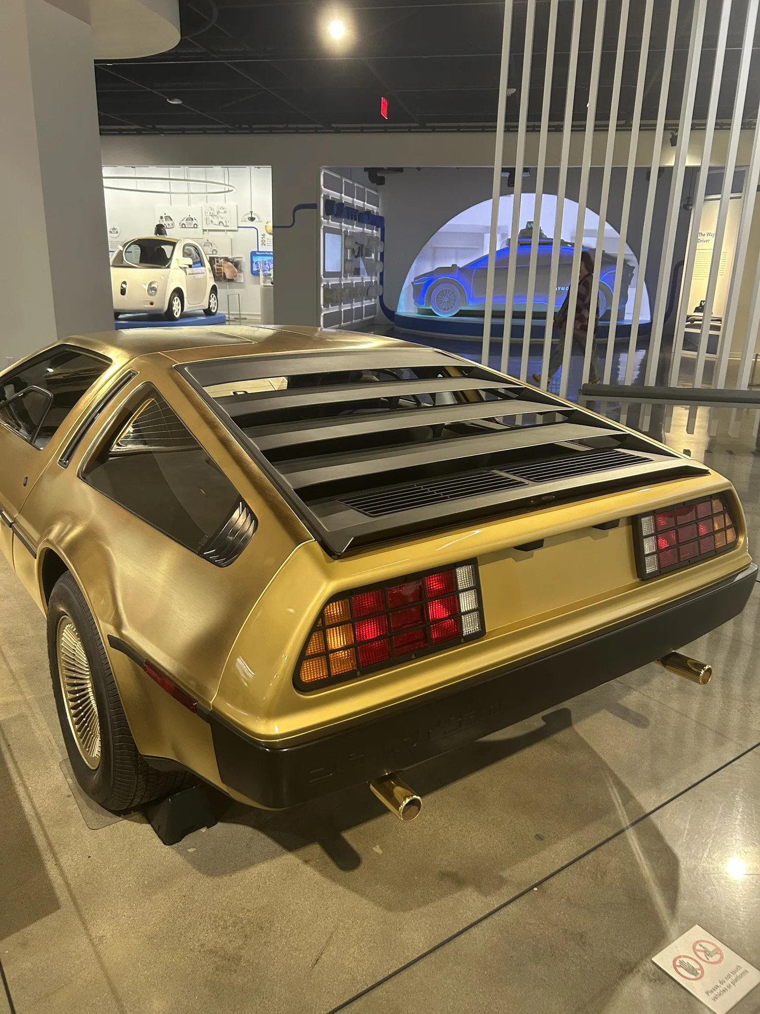 Rear louvres of the gold DeLorean
