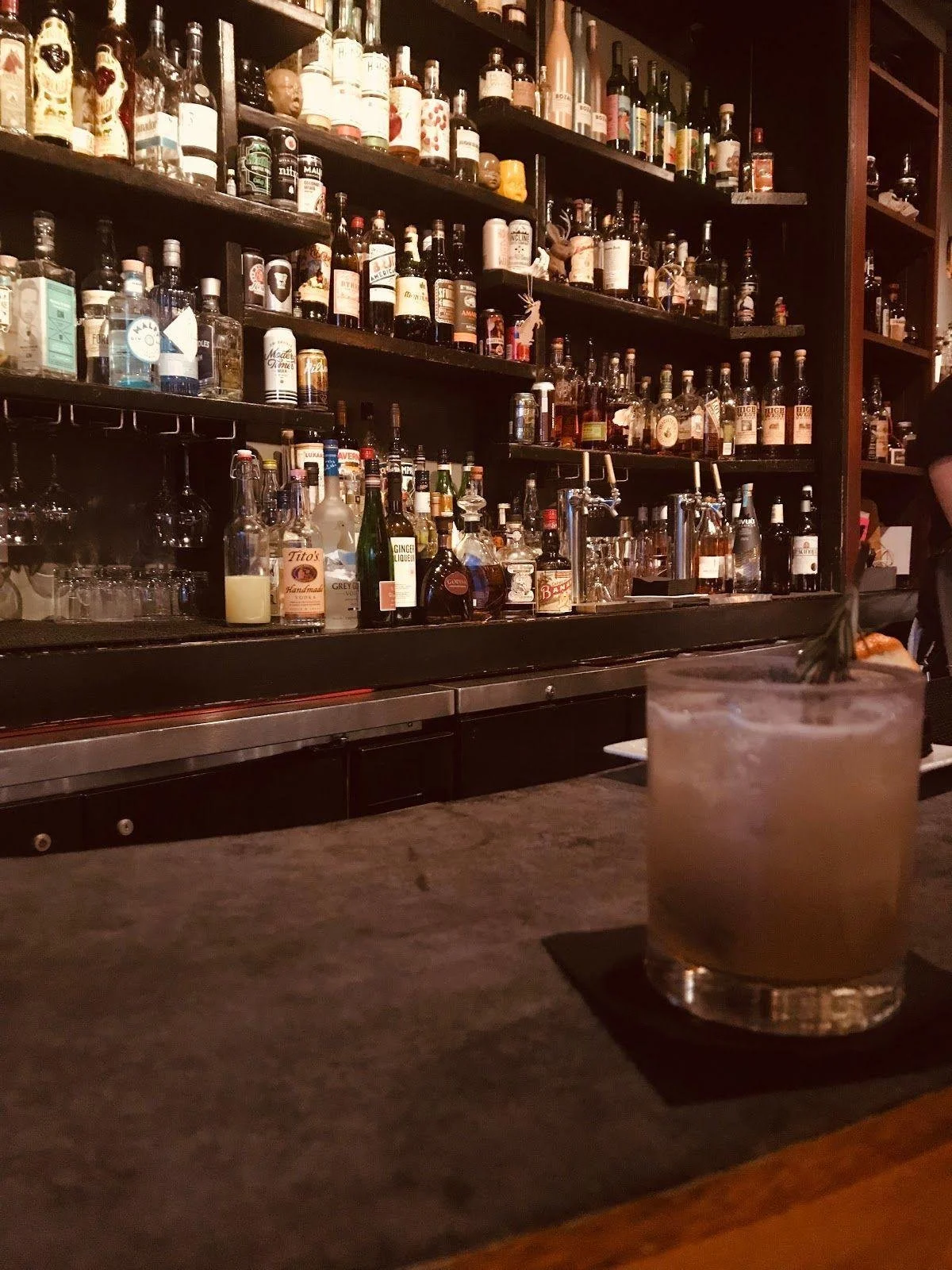 Cocktail at the bar at 1022