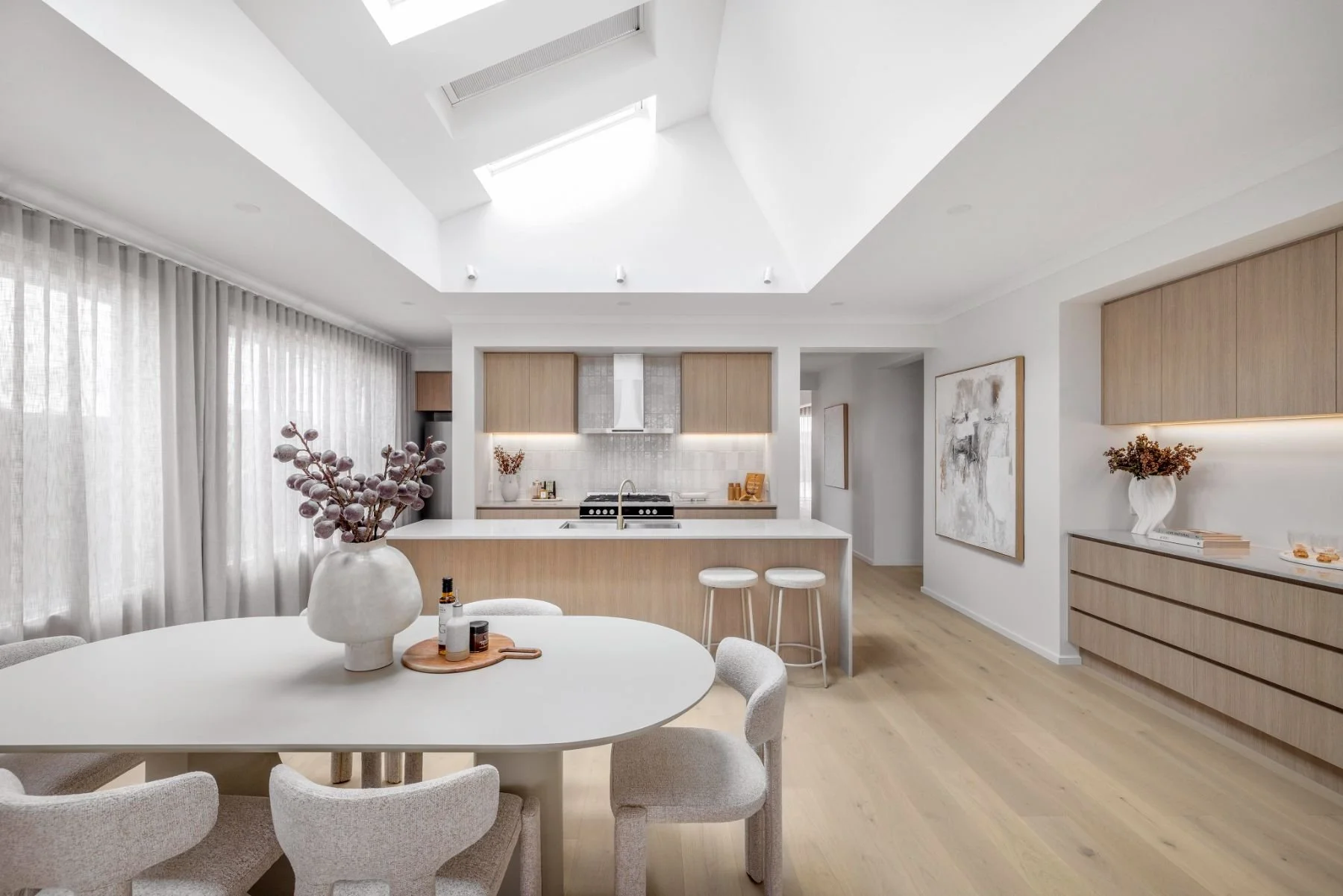 Simonds Leyburn display home kitchen and dining
