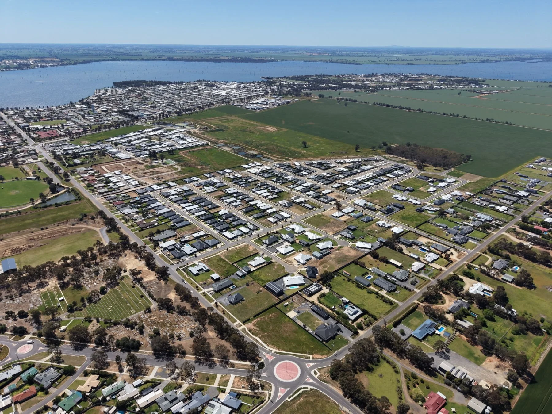 Aerial of Glanmire Park looking north to Lake Mulwala