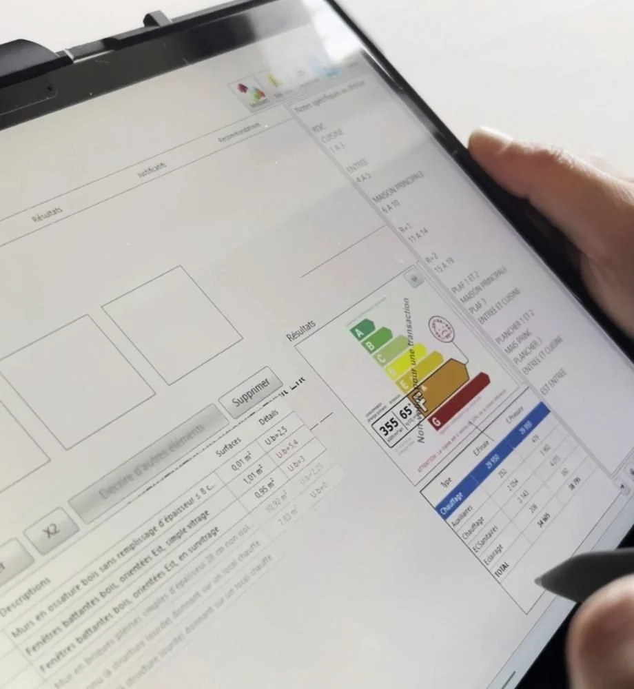 Simulation de travaux dans le logiciel DPE sur tablette : l’étiquette porte la mention « Non valable pour une transaction »