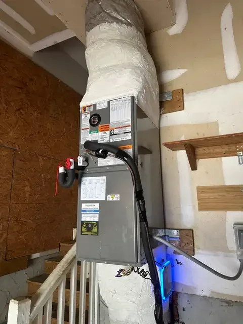 Vertical Ruud air handler connected to insulated plenums