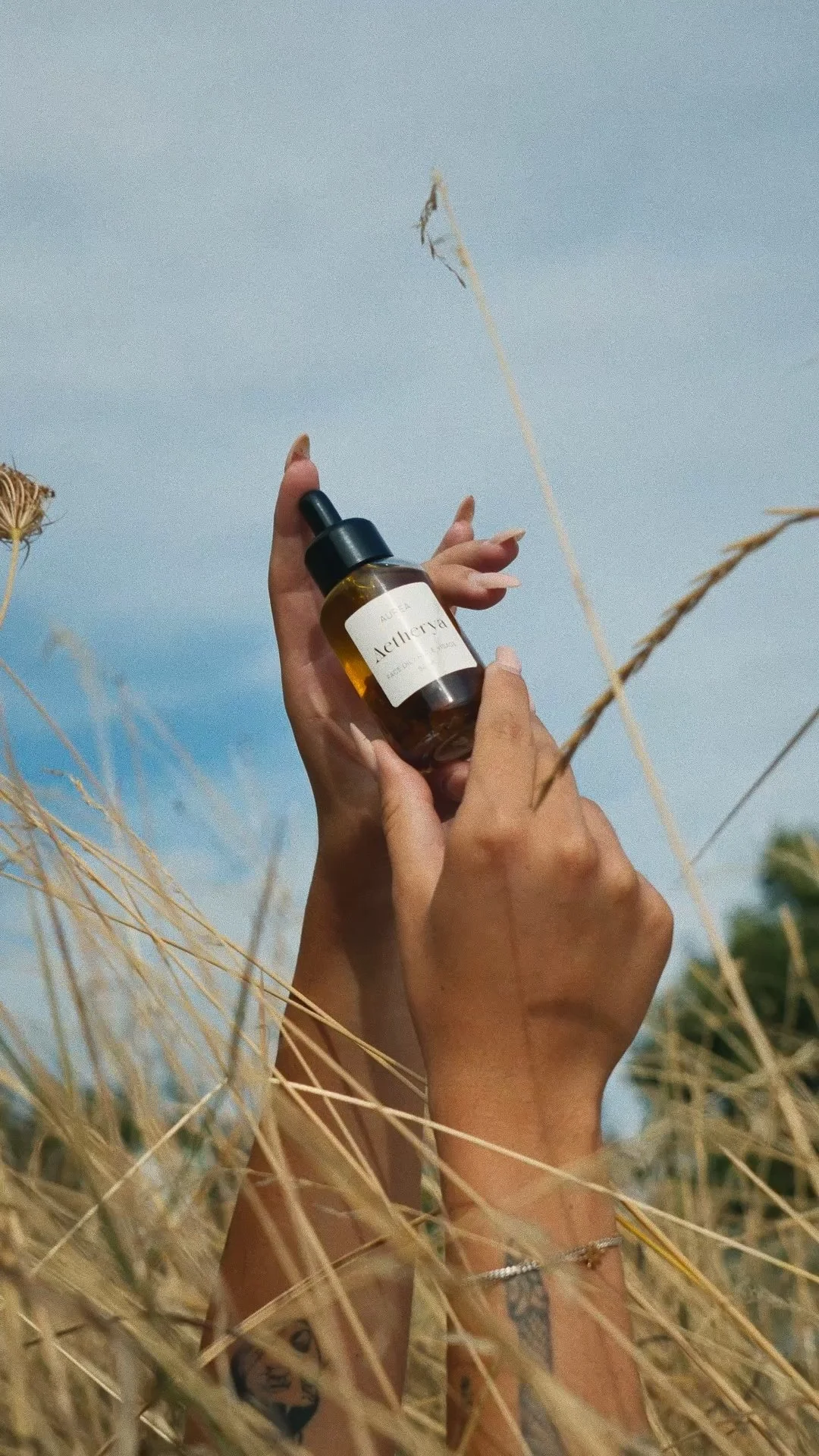 Aetherya, photographie de produit cosmétique en extérieur