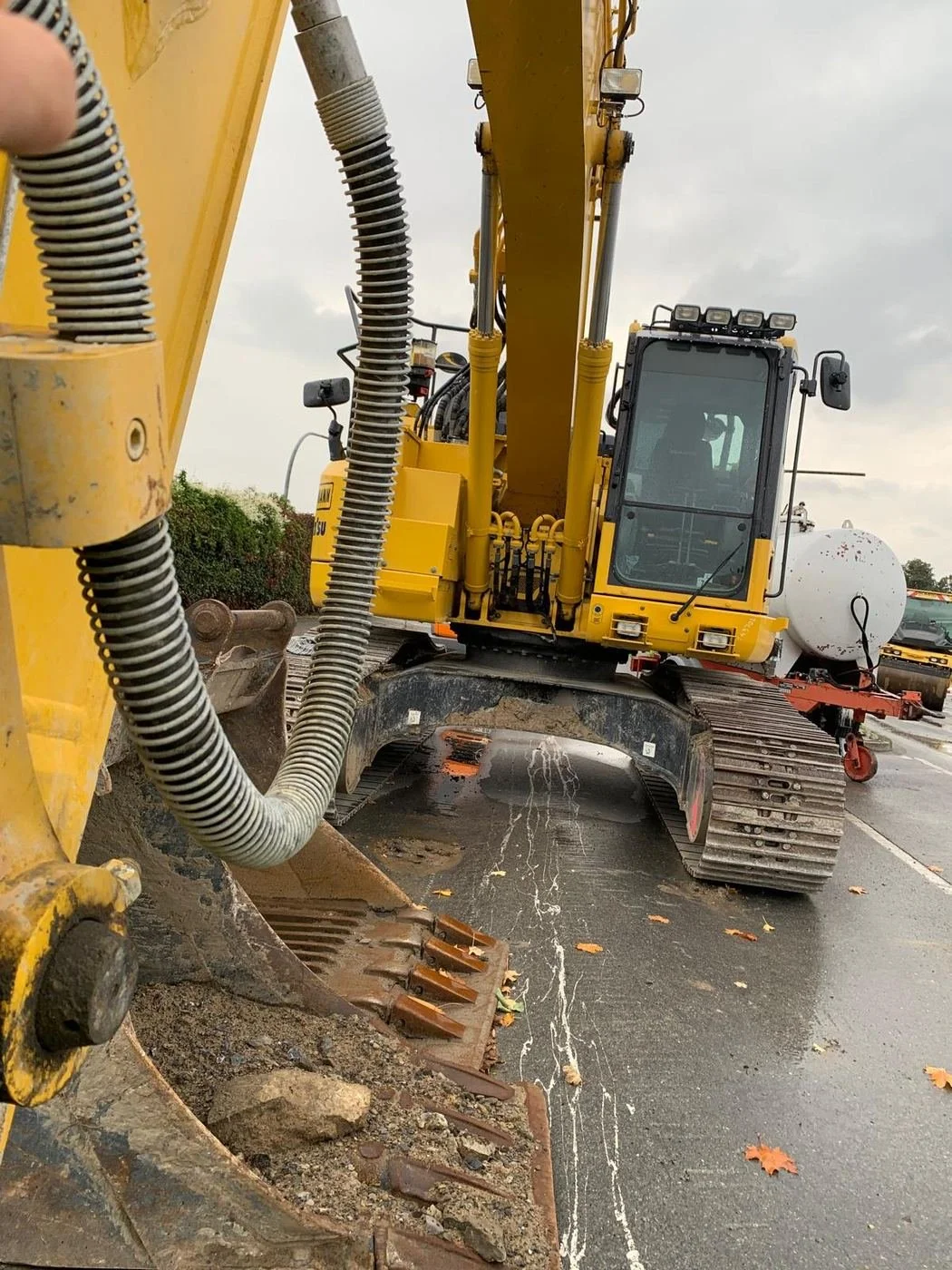 Großer Kettenbagger auf einer Baustelle in Lippstadt