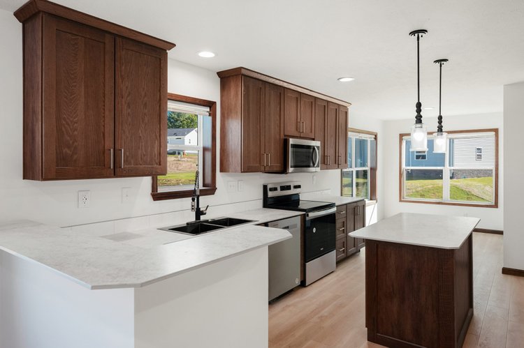 Kitchen and breakfast area